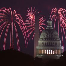 Nepriklausomybės diena Amerikoje: su fejerverkais, paradais ir dešrainiais