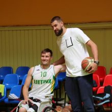 J. Valančiūnas apsilankė Lietuvos vežimėlių krepšinio rinktinės treniruotėje