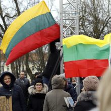 Pagrindinę Klaipėdos aikštę užtvindė minia piktų mokytojų