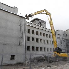 Klaipėdos muzikinio teatro kieme burzgia ekskavatoriai