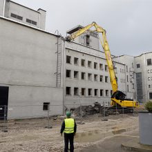 Klaipėdos muzikinio teatro kieme burzgia ekskavatoriai