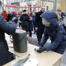 Kalėdiniame bėgime – seneliai, eglutės ir besmegeniai