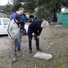 Neįtikėtina: šiukšlių krūvoje rado kario paminklą