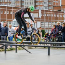 Uostamiestyje – kvapą gniaužiantys riedlentininkų ir dviratininkų triukai