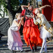 Teatro aikštę okupavo menininkai iš užsienio 