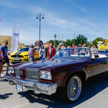 Džiazuojančią Klaipėdą papuošė išskirtiniai automobiliai