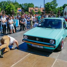 Džiazuojančią Klaipėdą papuošė išskirtiniai automobiliai