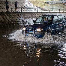 Uostamiestį skandino lietus: patvino gatvės, kiemai