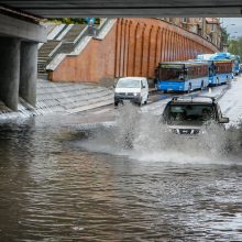 Uostamiestį skandino lietus: patvino gatvės, kiemai