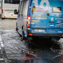 Uostamiestį skandino lietus: patvino gatvės, kiemai