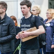 Klaipėdoje – aukštojo mokslo laidotuvių procesija