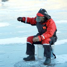 Jono kalnelio kanale žvejai išbandė ledą