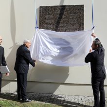 Klaipėdoje atidengta lenta Izraelio vėliavos autoriui
