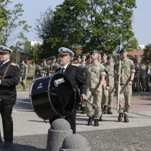 Dragūnų batalionui – 30 metų: iškilmėse aidėjo ne tik senovinės patrankos šūviai