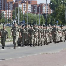 Dragūnų batalionui – 30 metų: iškilmėse aidėjo ne tik senovinės patrankos šūviai