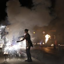 Joninių šventė – naujame skvere: nuo tradicinių dainų iki efektingo ugnies šou