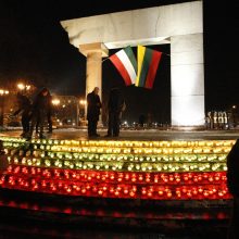 Vilties laiptai Klaipėdos širdyje nušvito liepsnelėmis