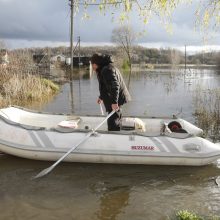 Purmaliuose vanduo tuoj sieks namų stogus