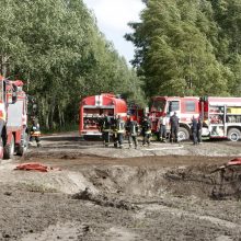 Degantį durpyną gesinantys ugniagesiai: darbo bus mažiausiai kelioms paroms