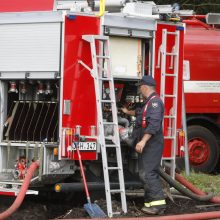 Degantį durpyną gesinantys ugniagesiai: darbo bus mažiausiai kelioms paroms