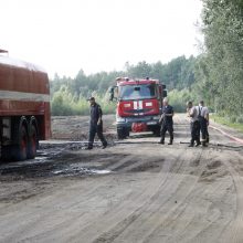 Degantį durpyną gesinantys ugniagesiai: darbo bus mažiausiai kelioms paroms