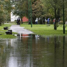 Į mokyklą – briste per vandenį