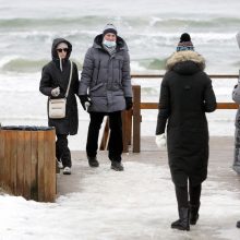 Pajūryje – žmonių kaip vasarą: gaiviu oru mėgavosi tūkstančiai gyventojų