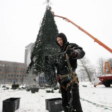 Uostamiesčio eglutė virs sūpynėmis