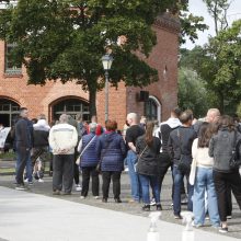 Studentai Klaipėdoje grįžta į auditorijas: prie mobiliojo vakcinavimo punkto – eilės