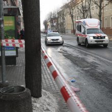 Autobusas stotelėje suvažinėjo moterį