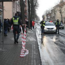 Autobusas stotelėje suvažinėjo moterį