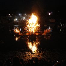 Joninių naktį išsiskleidė ugnies papartis