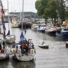 Miestą puošia vis daugiau burių