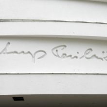 S. Povilaičio garbei – maestro autografas ant Palangos koncertų salės fasado