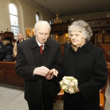 Deimantinių vestuvių proga A. Bilotaitės seneliai atnaujino santuokos įžadus