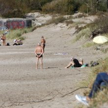 Rudeniškuose paplūdimiuose – vasariškos pramogos