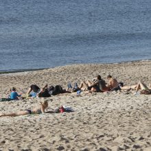 Rudeniškuose paplūdimiuose – vasariškos pramogos