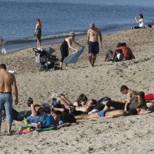 Rudeniškuose paplūdimiuose – vasariškos pramogos