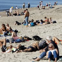 Rudeniškuose paplūdimiuose – vasariškos pramogos