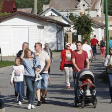 Rudeniškuose paplūdimiuose – vasariškos pramogos