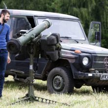 Klaipėdiečiai naudojosi proga apžiūrėti karinę techniką: ant tankų lipo ne tik vaikai