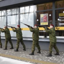 Palanga pasipuošė nauju paminklu ir Signatarų alėja