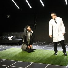 Klaipėdiečiai Dramos teatre jaukinsis vidinį triušį