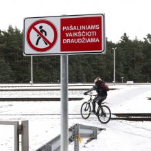 Klaipėdiečius trikdo įspėjimas prie bėgių: kas čia pašaliniai?