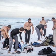 Sveikuoliai maudėsi jūroje