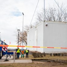 Baigėsi „auksinio“ tualeto gyvavimo era: pagaliau nukeltas ir išvežtas