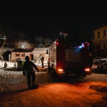 Šalia Stoties turgavietės užsiliepsnojo sandėliukai