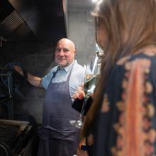 Buvusioje Merkinės skalbykloje atidarytas kepsnių restoranas: V. Radzevičius pasitiko svečius