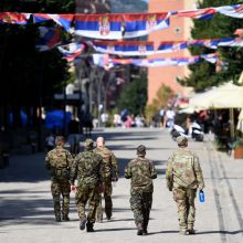 NATO į Kosovą siunčia 200 britų karių