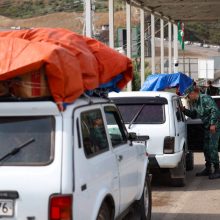 Šaltinis: Azerbaidžanas tarp pabėgėlių iš Kalnų Karabacho ieško įtariamų karo nusikaltėlių